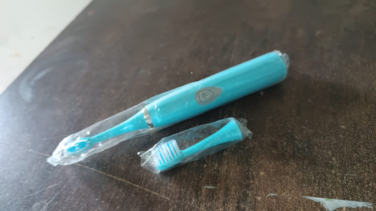 Electric Toothbrush Battery Operate+ Extra Head