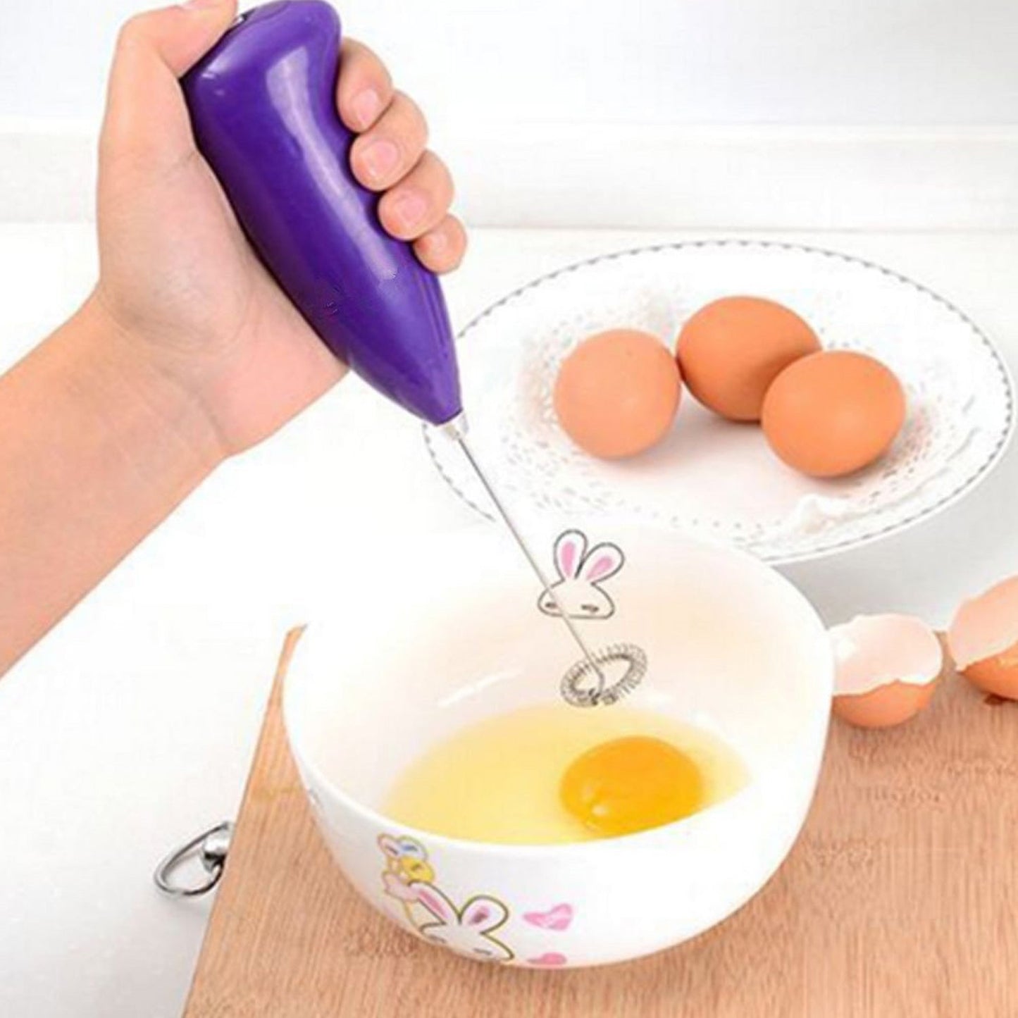 Hand blender for mixing and blending food.