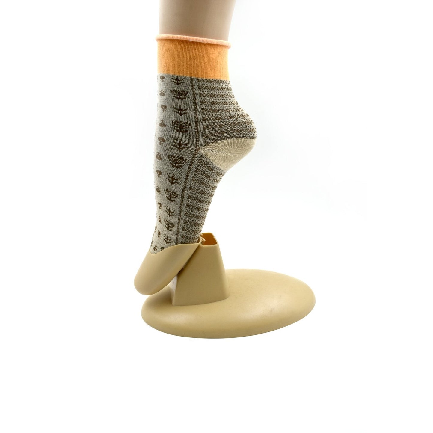 Simple and thickened socks designed for breathability