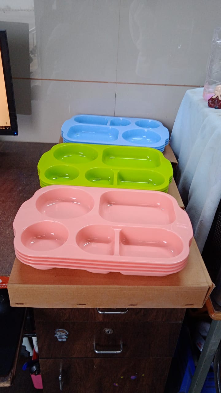 Unbreakable Plastic Food Plates / Biodegradable 5 Compartment Square Plate for Food