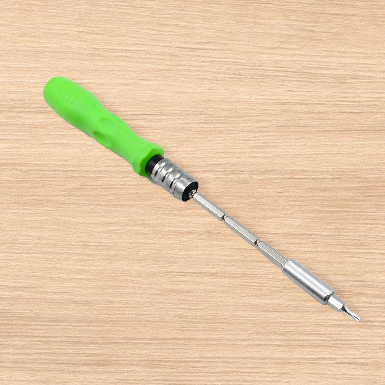 Flexible screwdriver set with magnetic bits